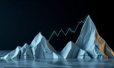 Gráfico com padrão de candlestick Estrela da Manhã indicando a reversão de tendência de baixa para alta.